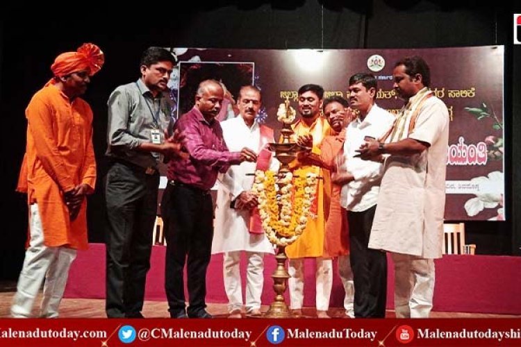 ಛತ್ರಪತಿ ಶಿವಾಜಿ ಮಹಾರಾಜರು ನಮ್ಮ ದೇಶಕ್ಕೆ ನೀಡಿದ ಕೊಡುಗೆ ವಿಶೇಷವಾಗಿದೆ ಎಂದು ಚಾಣಕ್ಯ ವಿಶ್ವವಿದ್ಯಾಲಯದ ಸಾರ್ವಜನಿಕ ಸಂಪರ್ಕಾಧಿಕಾರಿಗಳಾದ ವಿನಯ್‌ ಜಾಧವ್‌ ವಿಶೇಷ ಉಪನ್ಯಾಸ ನೀಡಿ ಮಾತನಾಡಿದರು.