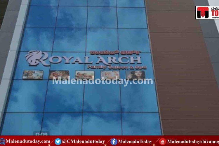 BREAKING NEWS ಶಿವಮೊಗ್ಗ ನಗರದ ಹೃದಯಭಾಗದಲ್ಲಿಯೇ ವೇಶ್ಯಾವಾಟಿಕೆ ಆರೋಪ! ಸ್ಪಾ ಮೇಲೆ ಪೊಲೀಸರ ರೇಡ್! ದಂಪತಿ ಬಂಧನ! 1 BREAKING NEWS ಶಿವಮೊಗ್ಗ ನಗರದ ಹೃದಯಭಾಗದಲ್ಲಿಯೇ ವೇಶ್ಯಾವಾಟಿಕೆ ಆರೋಪ! ಸ್ಪಾ ಮೇಲೆ ಪೊಲೀಸರ ರೇಡ್! ದಂಪತಿ ಬಂಧನ!