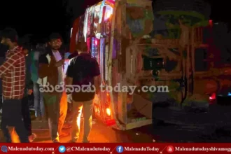 ಸಾಗರ -ಸೊರಬ ರಸ್ತೆಯಲ್ಲಿ ಪಲ್ಟಿಯಾದ ಹೆಂಚಿನ ಲಾರಿ! ಡ್ರೈವರ್ ಸ್ಥಳದಲ್ಲಿಯೇ ಸಾವು!