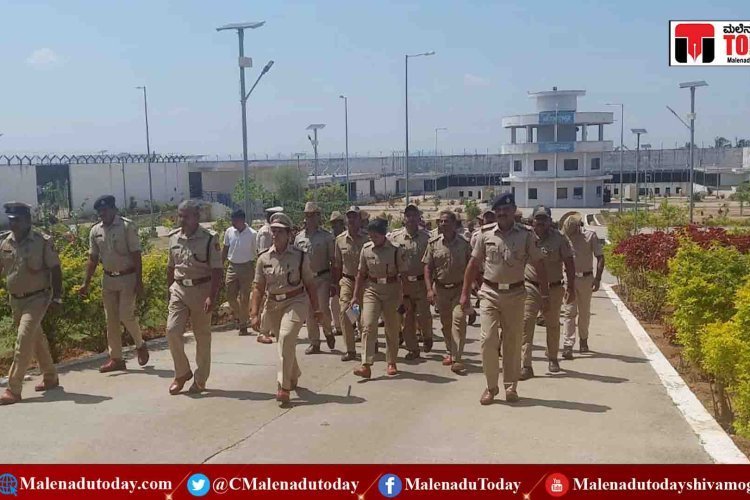 ಶಿವಮೊಗ್ಗ ಕೇಂದ್ರ ಕಾರಾಗೃಹದ ಮೇಲೆ ರೇಡ್​ | ಸಿಕ್ತು ಮಂಗಳೂರು ಸ್ಪೇಷಲ್​ 93 ಬೀಡಿ | ಕಾರ್ಬನ್​​ ಮೊಬೈಲ್!