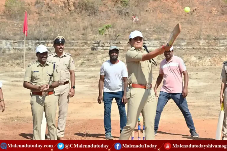 ಡೇರ್‌ ಡೆವಿಲ್ ಮುಸ್ತಾಫಾ ಸ್ಟೈಲ್​ನಲ್ಲಿ ಶಿವಮೊಗ್ಗ ರಾಗಿಗುಡ್ಡದಲ್ಲಿ ಎಸ್​ಪಿ, ಡಿಸಿ ಕ್ರಿಕೆಟ್! ಇದರ ವಿಶೇಷನೇ ಬೇರೆ