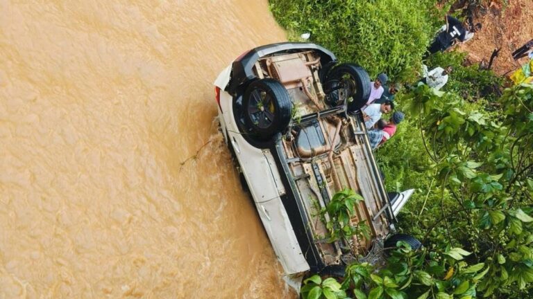 car falls into hemavathi river due to rain