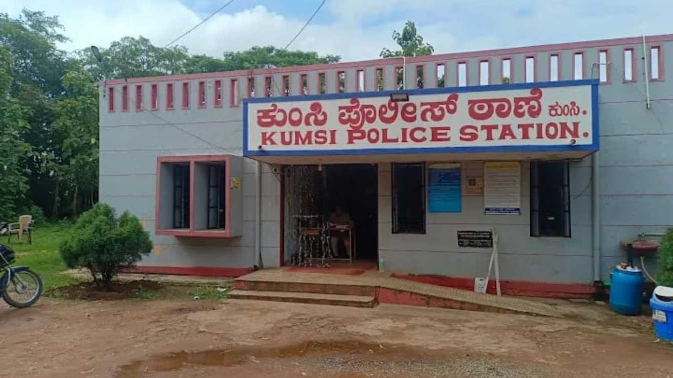 ಶಿವಮೊಗ್ಗ : ಮನೆಯಲ್ಲಿಯೇ ಮಹಿಳೆಯ ಭೀಕರ ಹತ್ಯೆ! 1 elderly Woman Stabbed to Death in Kumsi Kumsi police station