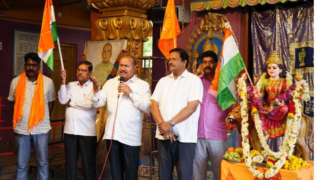 sn channabasappa : ಶಿವಮೊಗ್ಗದಲ್ಲಿ ಭಾರತ ಧ್ವಜ ಹಿಡಿದು ಸೀತಾರಾಮಾಂಜನೆಯ ಸ್ವಾಮಿಗೆ ಪೂಜೆ 1 sn channabasappa