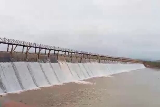 anjanapura Dam full ಶಿಕಾರಿಪುರದ ಅಂಜನಾಪುರ ಜಲಾಶಯ ಭರ್ತಿ: ರೈತರ ಮೊಗದಲ್ಲಿ ಮಂದಹಾಸ, ವಾಡಿಕೆಗಿಂತ ಮುಂಚೆಯೇ ಕೋಡಿ