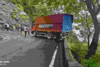 heavy vehicle traffic banned Agumbe Ghat /agumbe ghat traffic jam ಘಾಟಿಯಲ್ಲಿ ಕೆಟ್ಟು ನಿಂತ ಲಾರಿ