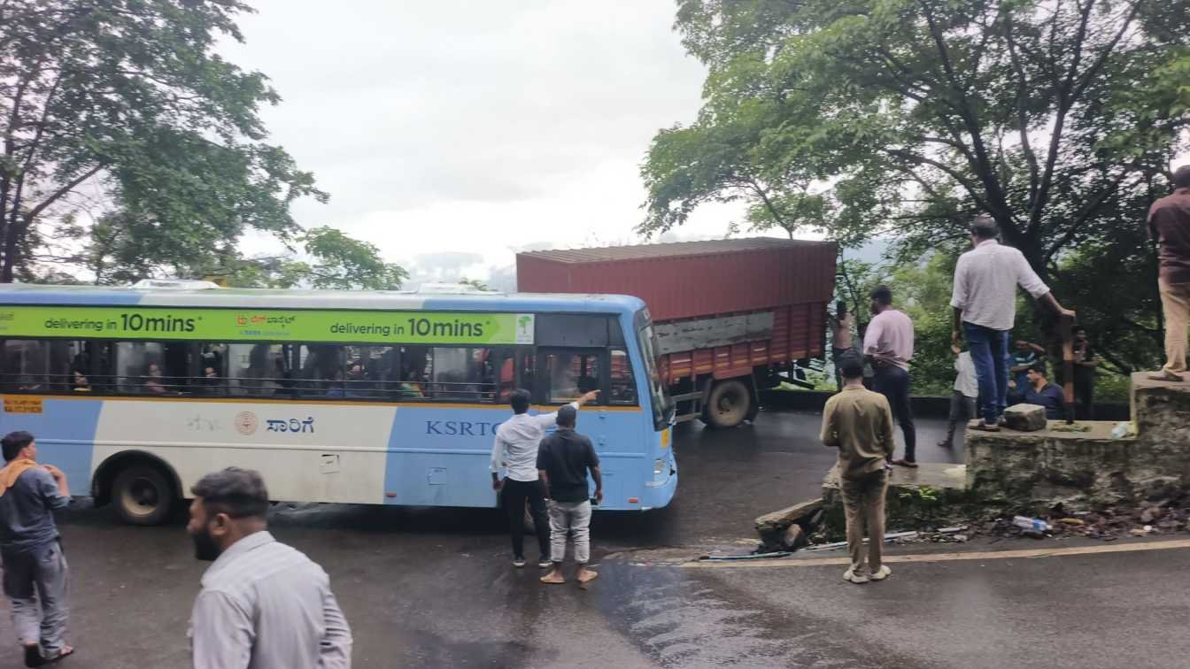 heavy vehicle traffic banned Agumbe Ghat /