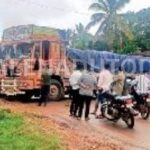 Cement Lorry Stuck in Mud Causes Traffic Jam on Anandapura Highway