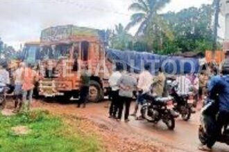 Cement Lorry Stuck in Mud Causes Traffic Jam on Anandapura Highway