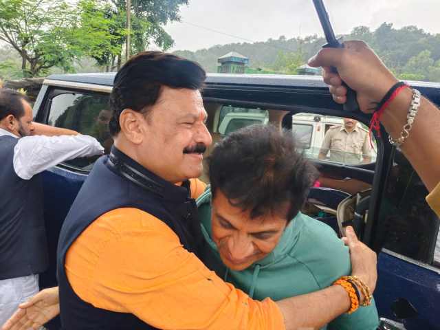 Shivarajkumar Family Visits Jog Falls, Shivamogga | MLA Belur Gopalakrishna Welcomes Century Star Shivarajkumar Jog Falls