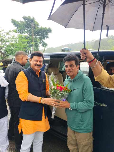 Shivarajkumar Family Visits Jog Falls, Shivamogga | MLA Belur Gopalakrishna Welcomes Century Star