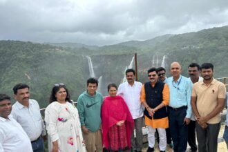 Shivarajkumar Jog Falls Shivarajkumar Family Visits Jog Falls, Shivamogga | MLA Belur Gopalakrishna Welcomes Century Star