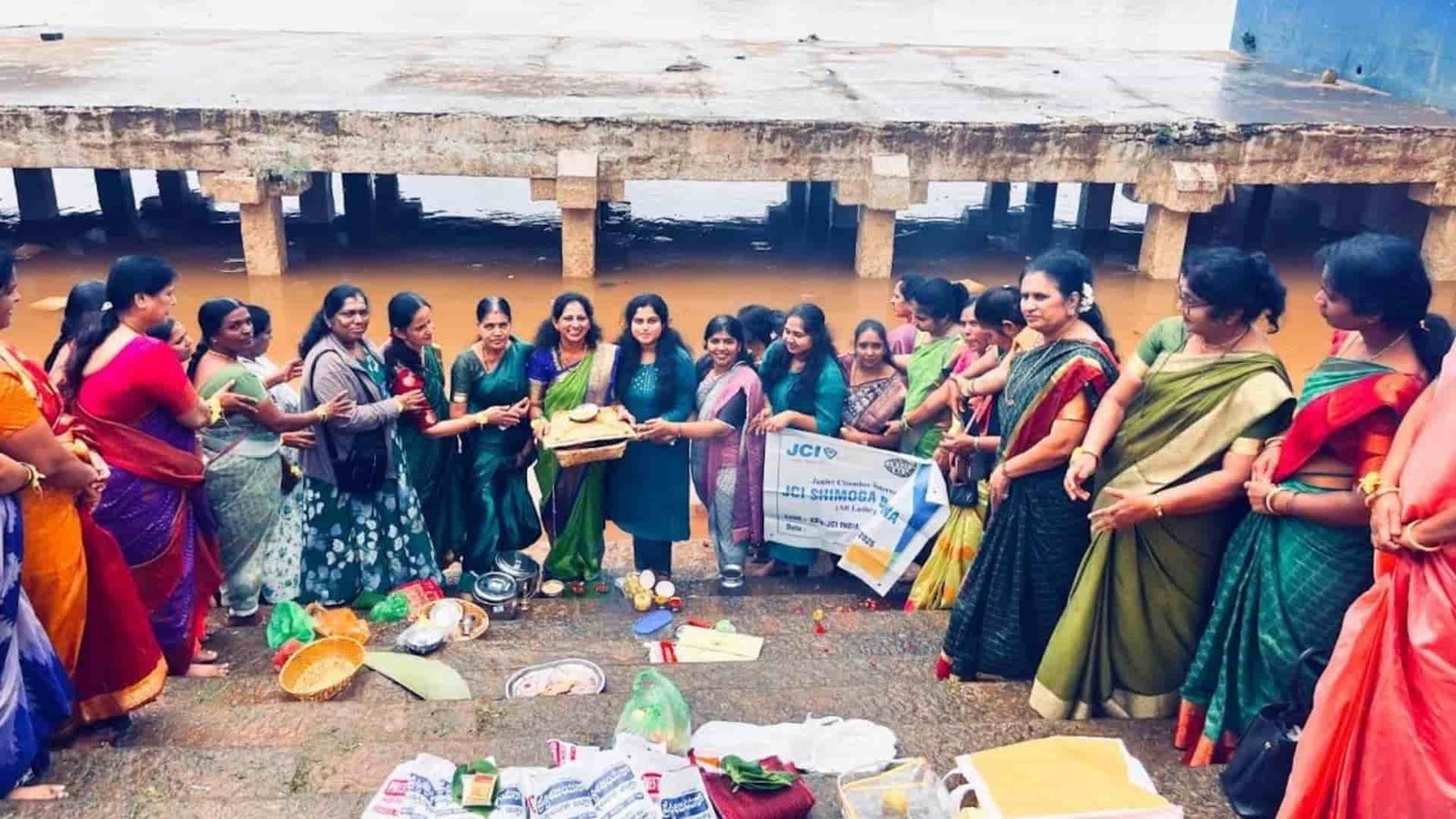 shivamogga news today ತುಂಗೆಗೆ ಬಾಗಿನ ಅರ್ಪಿಸಿದ ಜೆಸಿಐ ಭಾವನಾ ಸಂಸ್ಥೆಯ ಸದಸ್ಯರು