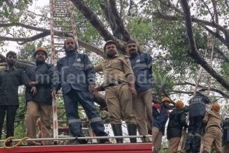 Kote police station ಮರವನ್ನೇರಿದ ವ್ಯಕ್ತಿಯನ್ನು ರಕ್ಷಿಸಿದ ಅಗ್ನಿಶಾಮಕ ದಳದ ಸಿಬ್ಬಂದಿಗಳು