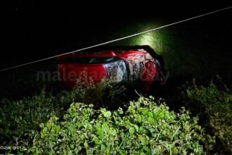 shivamogga car accident ವಿದ್ಯುತ್​ ಕಂಬಕ್ಕೆ ಡಿಕ್ಕಿ ಹೊಡೆದು ಪಲ್ಟಿಯಾದ ಕಾರು