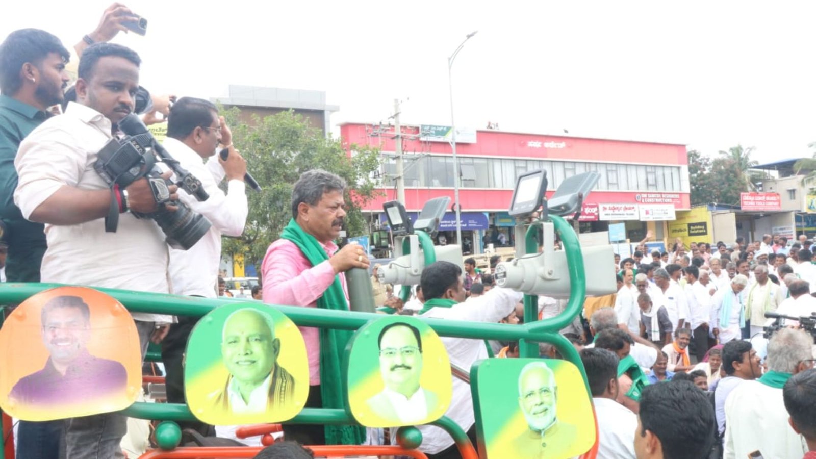 farmers protest today ಮಾಜಿ ಶಾಸಕ ಎಂಪಿ ರೇಣುಕಾಚಾರ್ಯ