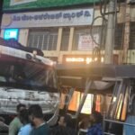 aa circle shivamogga ಪೊಲೀಸ್​ ಚೌಕಿಗೆ ಡಿಕ್ಕಿ ಹೊಡೆದ ಲಾರಿ