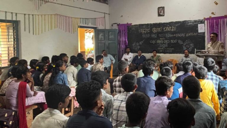 Shivamogga police ಮಕ್ಕಳಿಗೆ ಕಾನೂನು ಅರಿವು ಮೂಡಿಸುತ್ತಿರುವ ಪೊಲೀಸರು