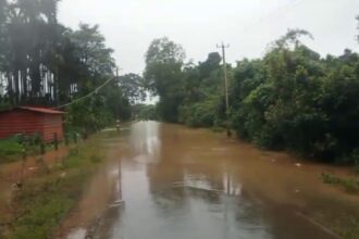 heavy rain today ಮಳೆಯಿಂದಾಗಿ ತುಂಬಿಕೊಂಡಿರುವ ರಸ್ತೆ