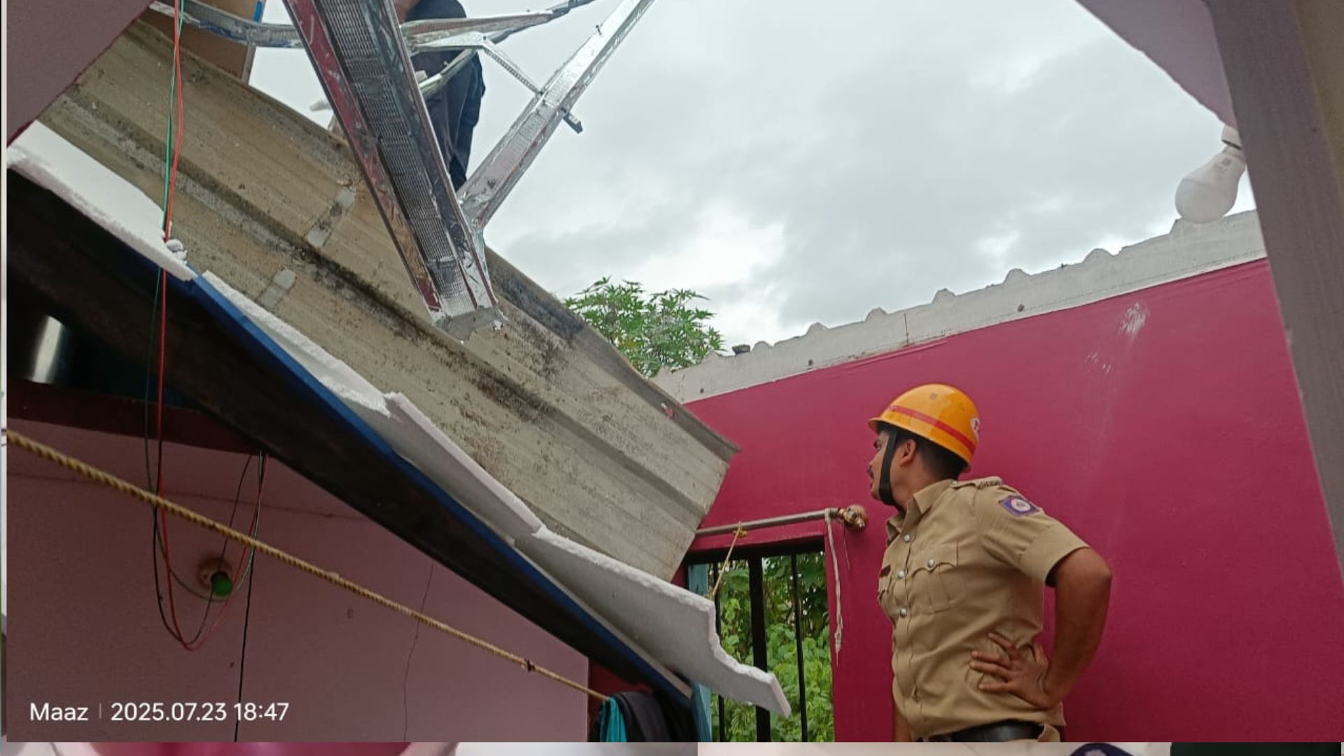 Cylinder blast in shivamogga ಸ್ಪೋಟಕ್ಕೆ ಹಾರಿ ಹೋದ ಮೇಲ್ಚಾವಣಿ