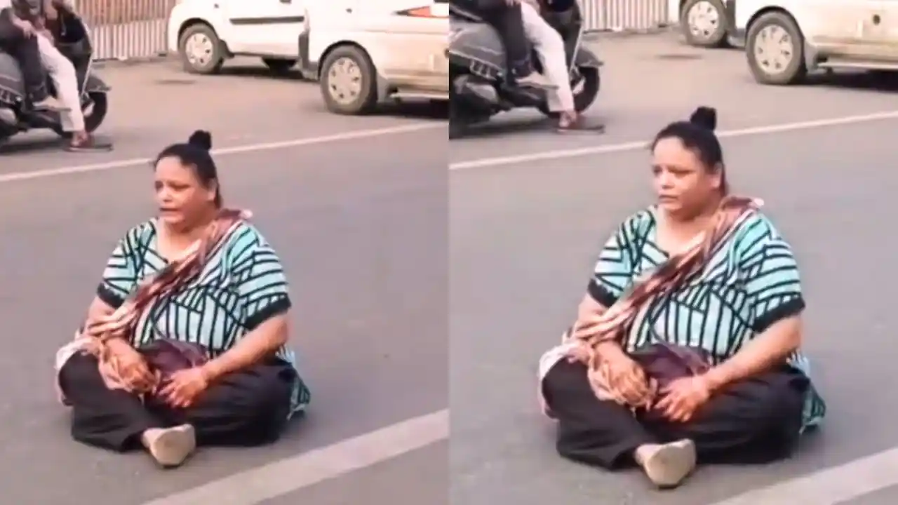 Woman Sits on Road Crying After Pani Puri Seller Gives Only 4 Golgappas for 20