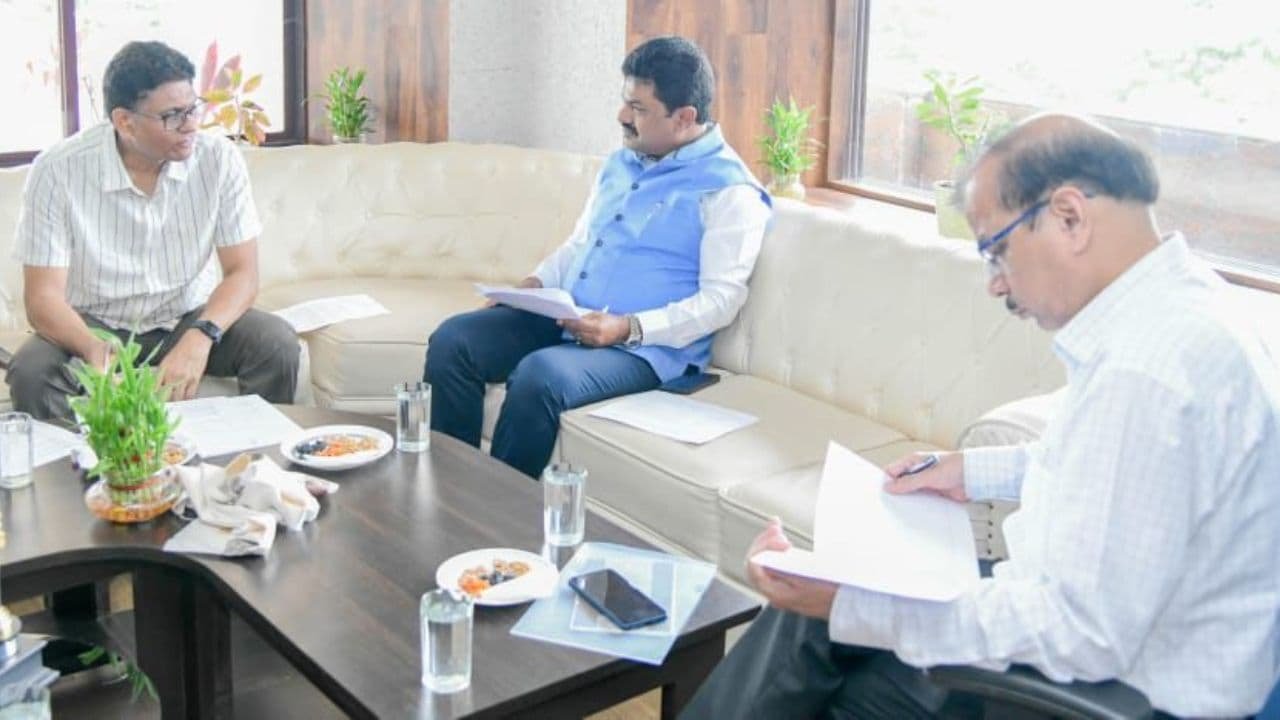 ಶಿವಮೊಗ್ಗಕ್ಕೆ ಹೊಸ ರೈಲು ಮಾರ್ಗ, ನೈರುತ್ಯ ರೈಲ್ವೆ ವಲಯದ ಪ್ರಧಾನ ವ್ಯವಸ್ಥಾಪಕರನ್ನು ಬೇಟಿಯಾದ ಸಂಸದ ಬಿವೈ ರಾಘವೇಂದ್ರ 1 Malenadu Today