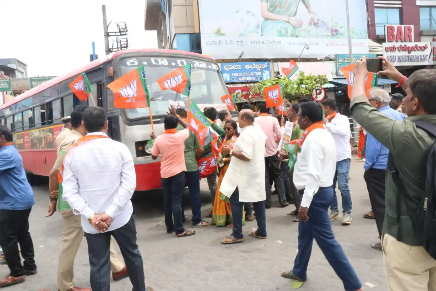  BJP staged a protest in Shivamogga, blocking roads and raising slogans against the state Congress government for its alleged failure to fix potholes 