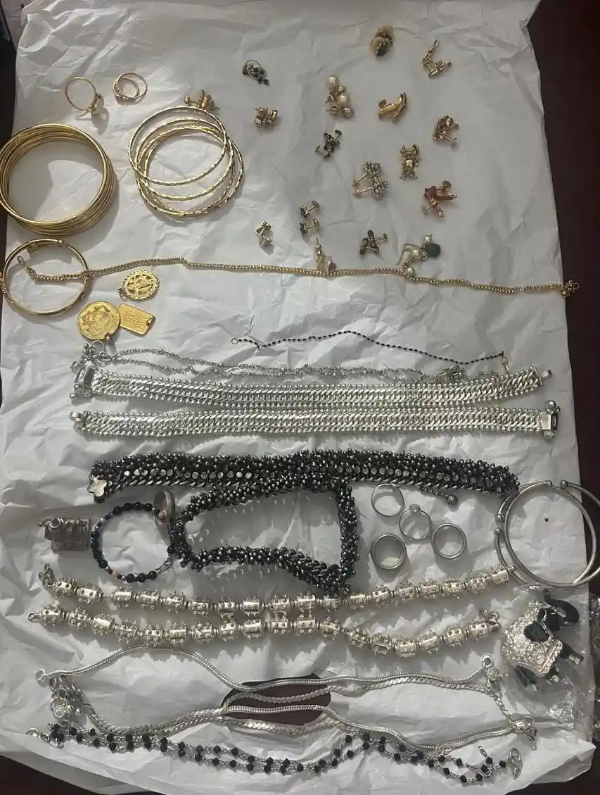Shivamogga Police have arrested an auto driver in connection with a daylight robbery at Gopalagowda Layout. The police team recovered cash and gold ornaments worth over ₹35 lakh. Read more about the investigation and the team involved.