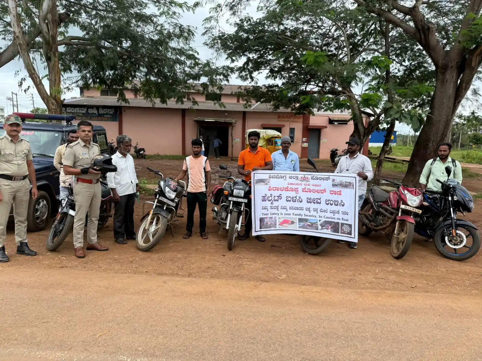 Shimoga Police, Traffic Rules, Helmet Awareness, Soraba Circle, Shikaripura Police, Two-Wheeler Safety, Road Safety Campaign,
