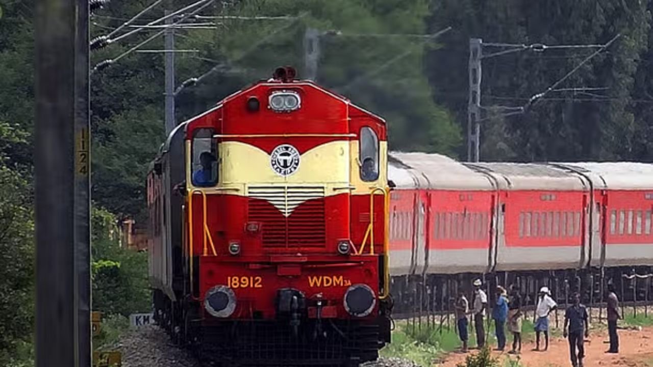 Major Train Accident Averted in Chikkamagaluru After Heavy Rains Wash Away Track Ballast Major Train Accident Averted in Chikkamagaluru After Heavy Rains Wash Away Track Ballast