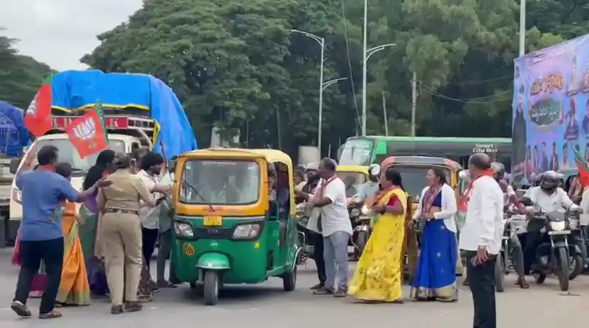  BJP staged a protest in Shivamogga, blocking roads and raising slogans against the state Congress government for its alleged failure to fix potholes 