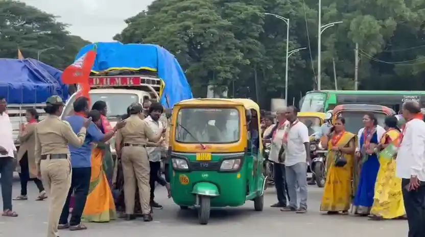  BJP staged a protest in Shivamogga, blocking roads and raising slogans against the state Congress government for its alleged failure to fix potholes 