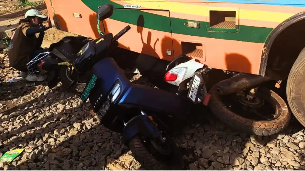 Private Bus Brake Failure in Sagar Town, Shivamogga Damages Three Parked Bikes | Malenadu Today News