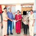 ಮಗುವನ್ನ ಬಿಟ್ಟು ಶಿವಮೊಗ್ಗಕ್ಕೆ ಬಂದ ಆಂಧ್ರ ಮಹಿಳೆ! RPF ಸಿಬ್ಬಂದಿಯಿಂದ ರಕ್ಷಣೆ! ಆಗಿದ್ದು ಇಷ್ಟು! 2 Andhra Woman Escapes Husband's Harassment, Rescued by Police at Shivamogga Railway Station