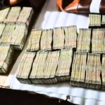 ಖಾಸಗಿ ಬಸ್ನಲ್ಲಿದ್ದ ಪ್ರಯಾಣಿಕನ ಬಳಿ ಸಿಕ್ತು ₹1 ಕೋಟಿ! 6 Karnataka Goa Border Police Seize 1 Crore Undisclosed Cash from Private Bus Passengers