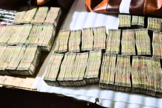 Karnataka Goa Border Police Seize 1 Crore Undisclosed Cash from Private Bus Passengers