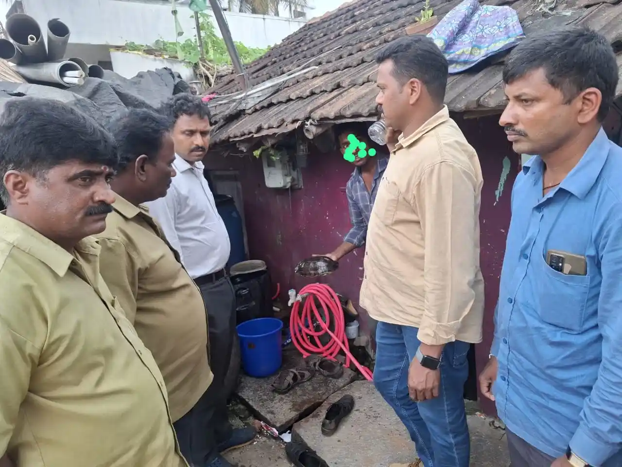 Forest Mobile Squad of Sagar seized a Black Turtle Kappu Aame during a raid in Bekallu Siddeshwara Nagara, Hosanagara. 
