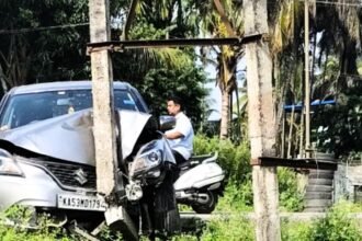 Car hits Electric Pole