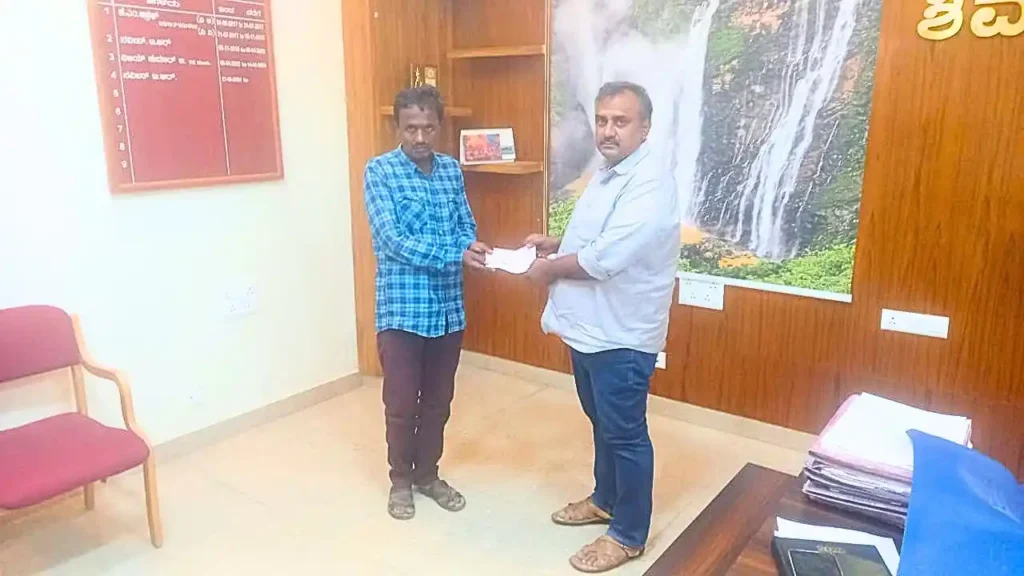 KSRTC Shimoga Division paid 10 lakh compensation to the family of 19-year-old Hemavathi, who died in a bus accident on Oct 22, 2024. DC Naveen T.R. handed over the cheque.