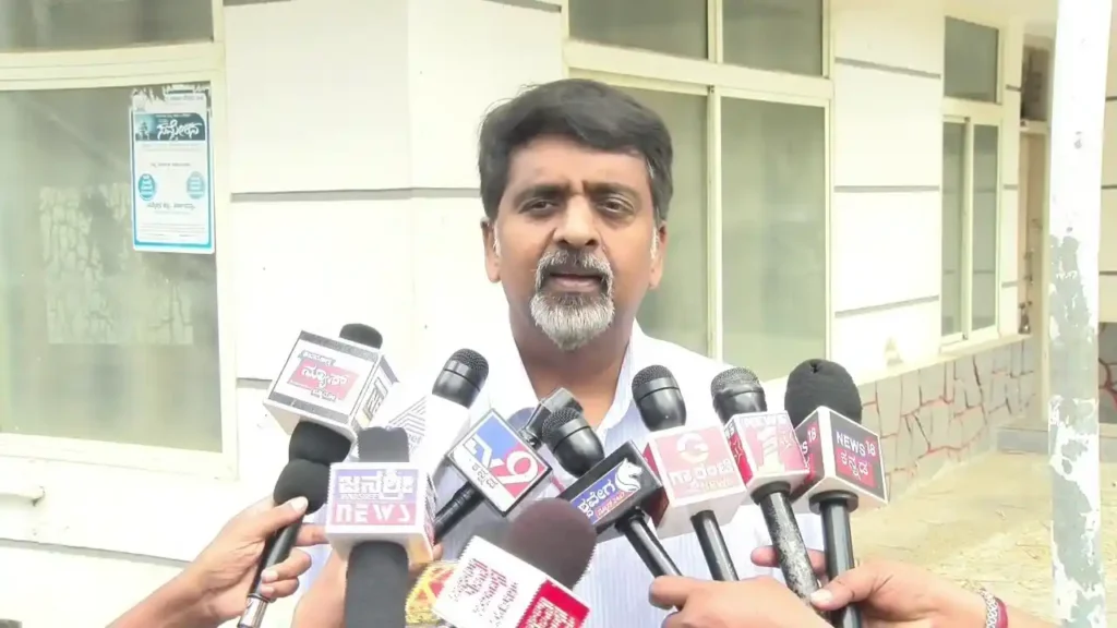 ವೆಂಕ, ನಾಣಿ, ಸೀನಾ! ಕಾಂಗ್ರೆಸ್ಸೆ ಕೊನೆಯಾಗುತ್ತೆ!? ಡಿಕೆಶಿಗೆ ವಿರೋಧ, ಸಿಎಂ ಮೇಲೆ ಕಳಕಳಿ! ಶಿವಮೊಗ್ಗದಲ್ಲಿ ರಾಜಕಾರಣದ ಲೇಟೆಸ್ಟ್ ಮಾತು ಓದಿ 3 If DK Shivakumar becomes CM Congress finished