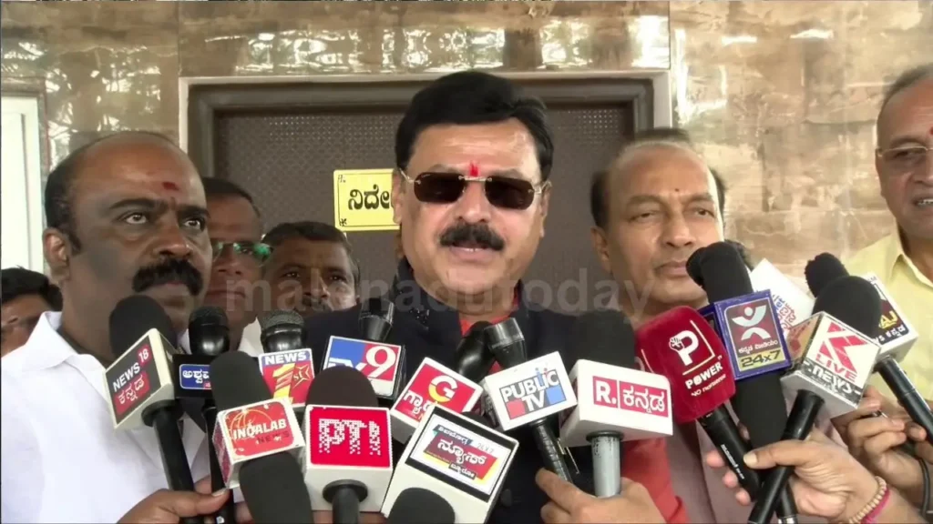 ನನ್ನ ಹಕ್ಕನ್ನು ನಾನು ಕೇಳ್ತಿನಿ, ನಾನೇನು ಸನ್ಯಾಸಿಯಲ್ಲ, ಬೇಳೂರು ಹೀಗಂದಿದ್ಯಾಕೆ 1 MLA Belur Gopalakrishna