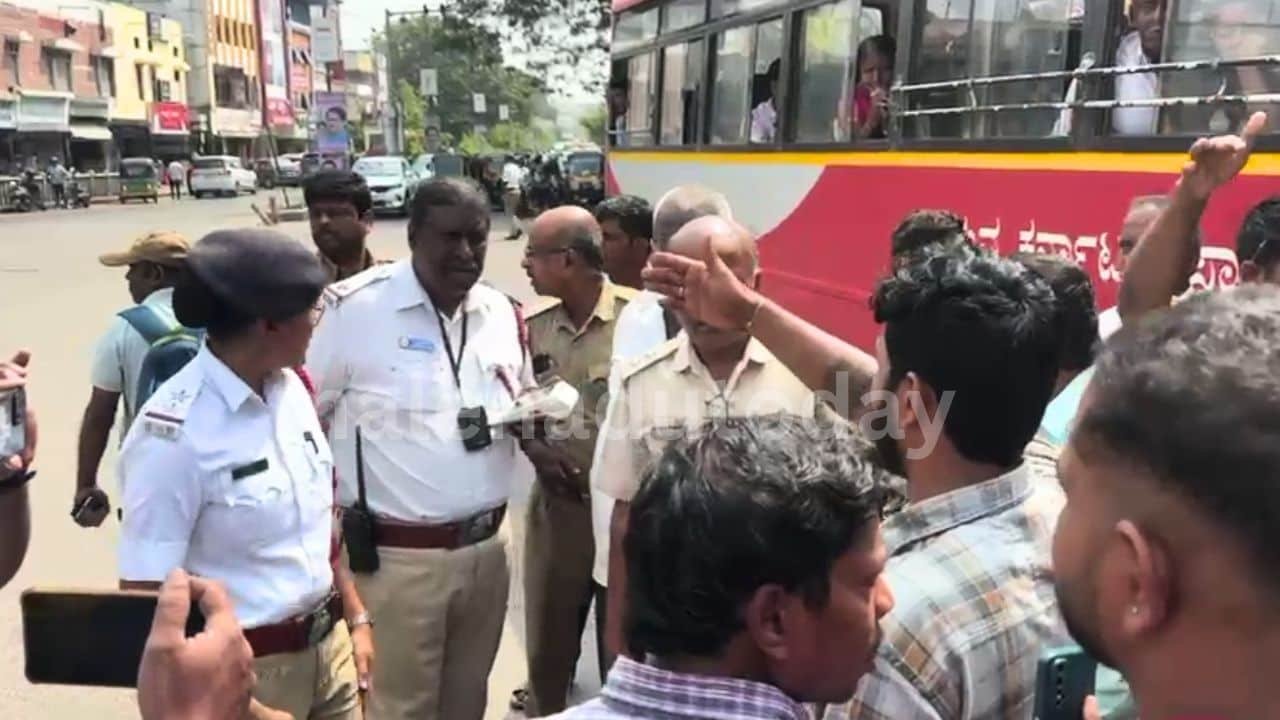 ನಗರದೊಳಗೆ ಬಂದ ಕೆಎಸ್ಆರ್ಟಿಸಿ ಬಸ್ಸನ್ನು ತಡೆದ ಪೊಲೀಸರು : ಕಾರಣವೇನು 1 KSRTC Staff & Police Argue