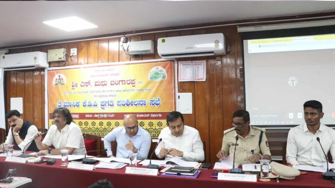 ಕೆಡಿಪಿ ಸಭೆಯಲ್ಲಿ ಡ್ರಗ್ಸ್ ಹಾವಳಿ ಚರ್ಚೆ: ತಡೆಯಲು ಆಗದಿದ್ದರೆ ಇಲಾಖೆ ಏಕೆ ಬೇಕು -ಶಾಸಕ ಚನ್ನಬಸಪ್ಪ 1 Kdp meeting Action Against Drugs in Shivamogga