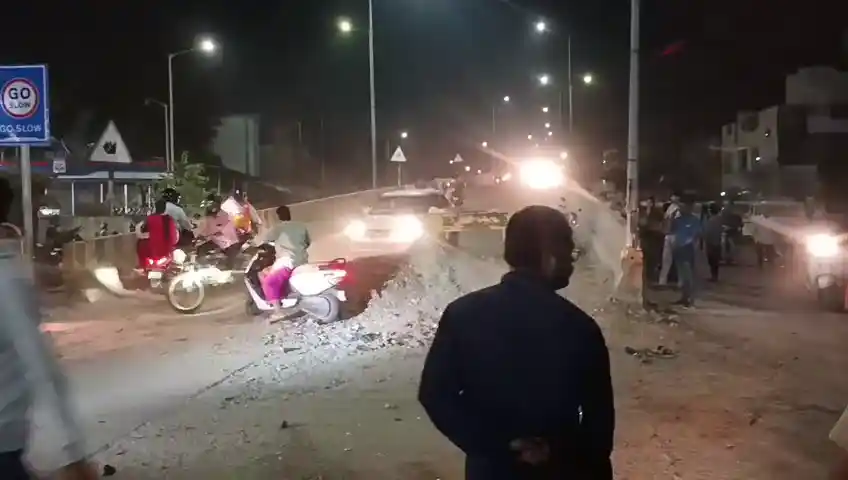 Youth Dies in Shivamogga Private Bus Accident at Sangolli Rayanna Circle/ Youth Dies in  Sangolli Rayanna Circle