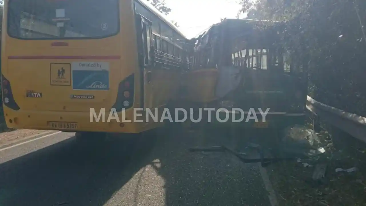 ಸಾಗರದ ಇಡುವಾಣಿ ರಸ್ತೆಯಲ್ಲಿ ಭೀಕರ ಅವಘಡ: ಸ್ಕೂಲ್ ಬಸ್, ಕೆಎಸ್ಆರ್ಟಿಸಿ ಬಸ್ ಮುಖಾಮುಖಿ ಡಿಕ್ಕಿ! ಹಲವು ಮಕ್ಕಳಿಗೆ ಪೆಟ್ಟು 1 ಶಿವಮೊಗ್ಗ ಜಿಲ್ಲಾ ವಾರ್ತೆ, ಸಾಗರ ಸಮೀಪ ಭೀಕರ ಬಸ್ ಅಪಘಾತ ಶಾಲಾ ಮಕ್ಕಳಿಗೆ ಗಾಯ, ಚಾಲಕರ ಸ್ಥಿತಿ ಗಂಭೀರ Major Bus inccident Near Sagara School Children Injured, Drivers Condition Critical