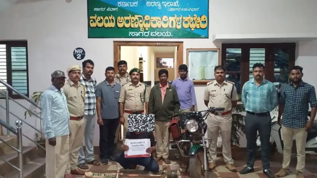 ಅಕೇಶಿಯಾ ಕಡಿಯುವ ನೆಪದಲ್ಲಿ ಬಂದು ಶ್ರೀಗಂಧಕ್ಕೆ ಕೊಡಲಿ ಏಟು! ಕದ್ದು ಸಾಗಿಸುವ ಹೊತ್ತಲ್ಲಿ ಆಘಾತ! 1 Malenadu Today