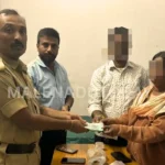 ಶಿವಮೊಗ್ಗ ಪೊಲೀಸಪ್ಪನ ಕರ್ತವ್ಯ ನಿಷ್ಠೆ ಮೃತ ಮಹಿಳೆಯ ಚಿನ್ನ, ಹಣ ವಾರಸುದಾರರಿಗೆ ಹಸ್ತಾಂತರ Shimoga Police News Shivamogga Police Honesty  Gold and Cash Returned to Family of Deceased Woman