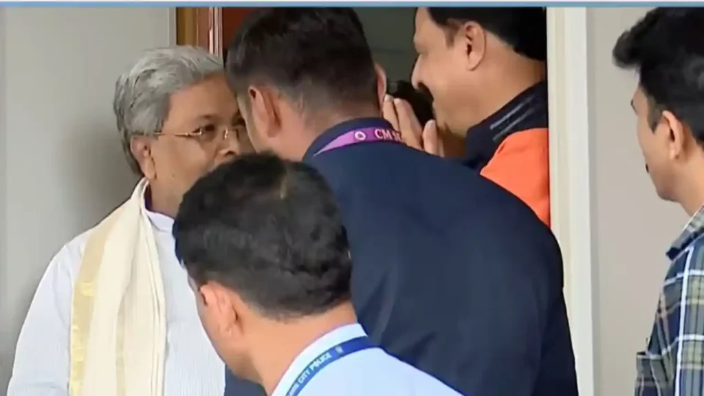 ಸಿಎಂ ಕೋಳಿ ಸಾರ್ ಸಮಾಚಾರದ ನಡುವೆ, ಹೀರೋ ಆದ ಕಲರ್ ಫುಲ್ ಬೇಳೂರು ಗೋಪಾಲಕೃಷ್ಣ! ತಪ್ಪದೆ ಈ ಸ್ಟೋರಿ ಓದಿ 1 CM Reply to Belur Gopalakrishna ಸಚಿವ ಸ್ಥಾನದ ಆಕಾಂಕ್ಷಿ ಬೇಳೂರು ಗೋಪಾಲಕೃಷ್ಣಗೆ ಸಿಎಂ ಸಿದ್ದರಾಮಯ್ಯ ಅಚ್ಚರಿ ಉತ್ತರ CM Siddaramaiah Reply to Minister Aspirant Belur Gopalakrishna