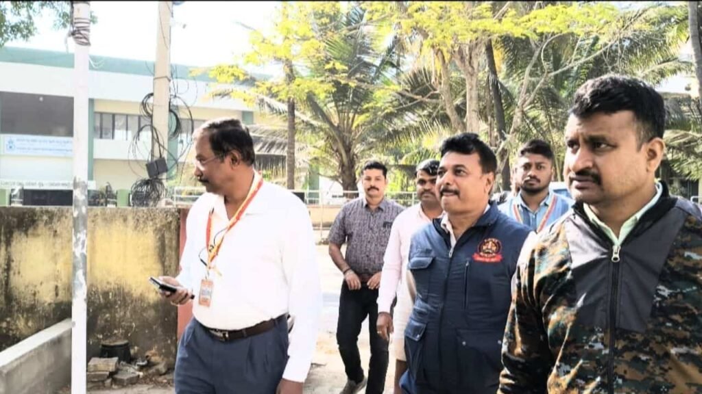84 ಲಕ್ಷದ ಚಿನ್ನಾಭರಣ, 18 ಲಕ್ಷದ ವಾಹನ, 6 ಸೈಟು, 2 ಮನೆ, 3.20 ಎಕರೆ ಜಮೀನು! ಒಟ್ಟಾರೆ ಏನೆಲ್ಲಾ ಸಿಕ್ತು 1 Lokayukta Raid in Shivamogga Engineer Assets Under Investigation