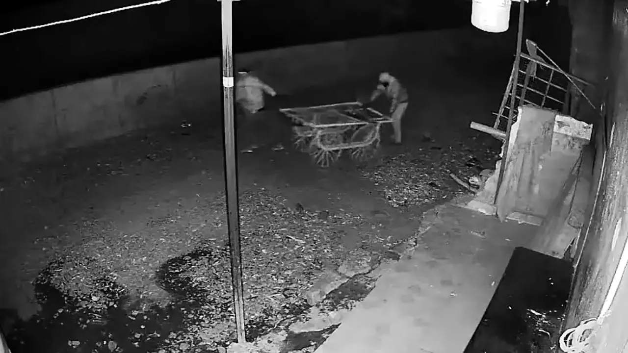 ATM ಕದ್ದು ಹಣ ತೆಗೆಯದೇ ಅದನ್ನು ಎಸೆದು ಹೋದ ಕಳ್ಳರು, ಏನಿದು ಘಟನೆ 1 ATM Thieves Fail to Steal Cash in belagavi